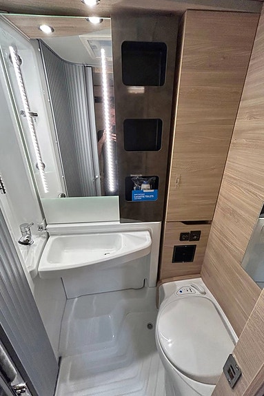 Knaus VAN TI PLUS 650 MEG Platinum Selection 4x4 AUTOMAT ALDE 26 of 30