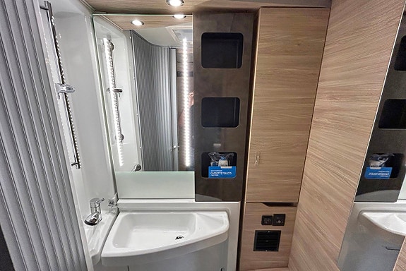 Knaus VAN TI PLUS 650 MEG Platinum Selection 4x4 AUTOMAT ALDE 27 of 30