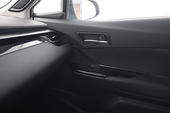 Toyota C-HR 29 of 30