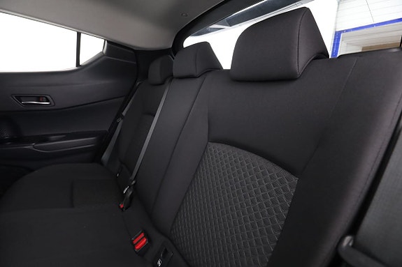 Toyota C-HR 15 of 30