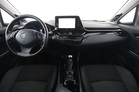 Toyota C-HR 13 of 30