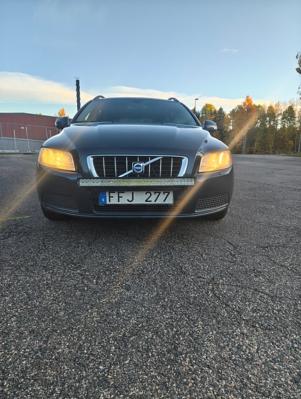 Volvo V70 2 of 10