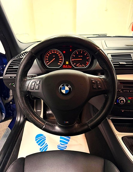 BMW 120i 12 of 17