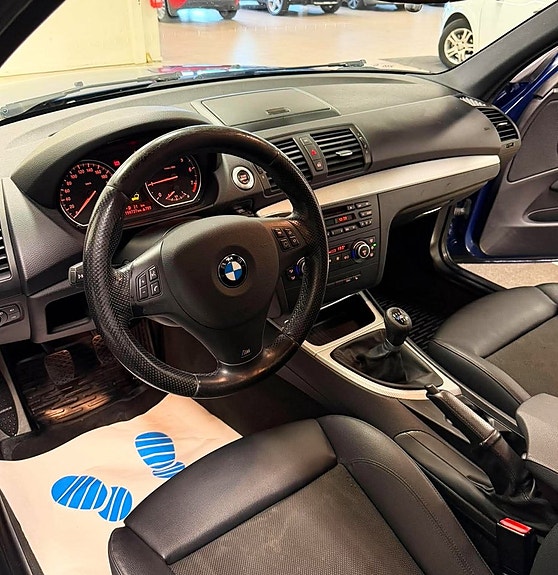 BMW 120i 11 of 17
