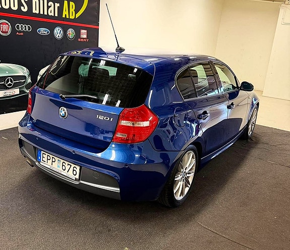 BMW 120i 7 of 17