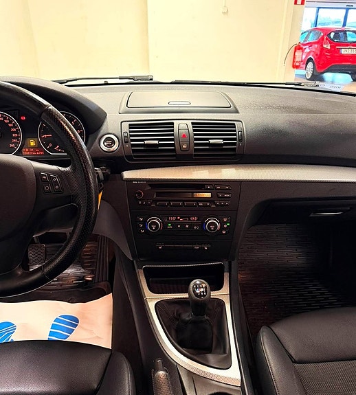 BMW 120i 13 of 17