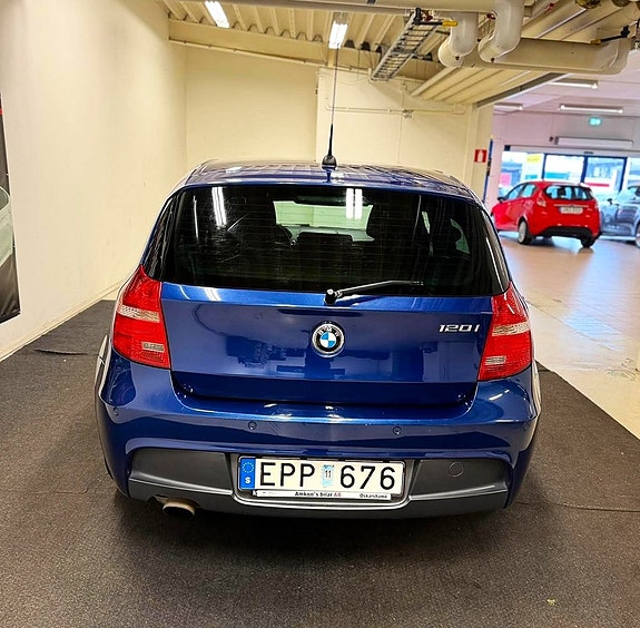 BMW 120i 6 of 17