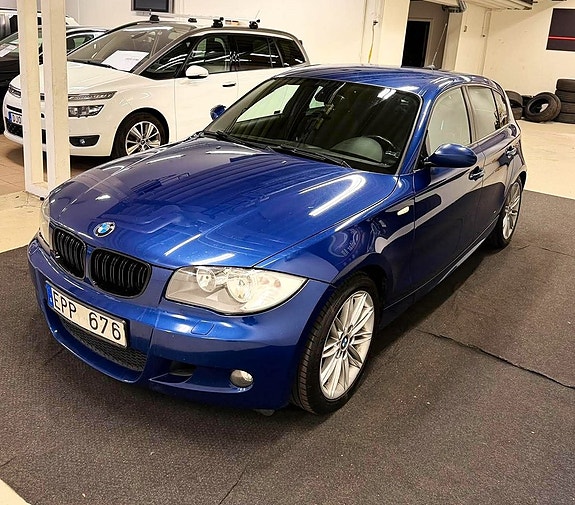 BMW 120i 4 of 17