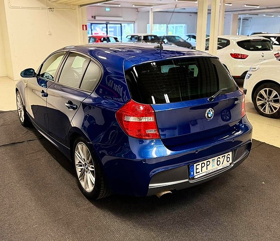 BMW 120i 5 of 17
