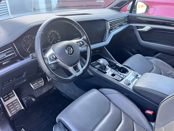 Volkswagen Touareg 2 of 11