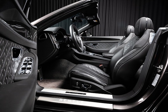 Bentley Continental GTC 21 of 30