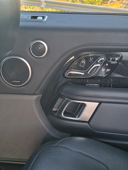 Land Rover Range Rover 19 of 26