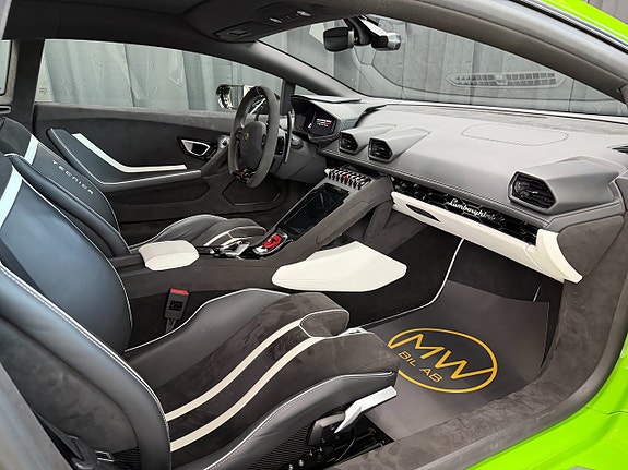 Lamborghini Huracan 6 of 14