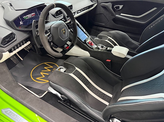 Lamborghini Huracan 5 of 14