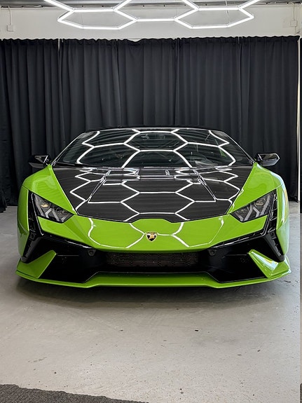 Lamborghini Huracan 11 of 14