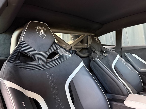 Lamborghini Huracan 7 of 14