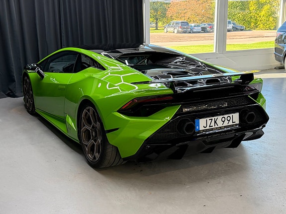 Lamborghini Huracan 3 of 14
