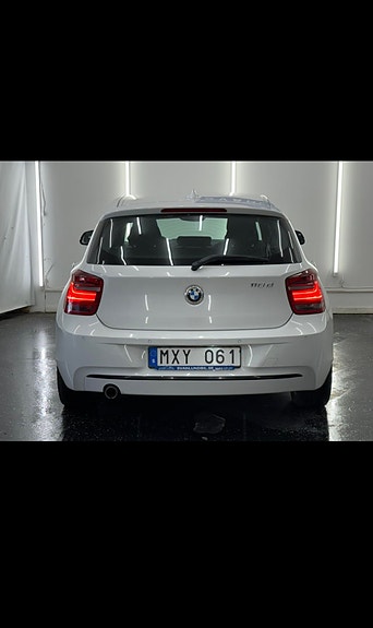 BMW 118d 4 of 15