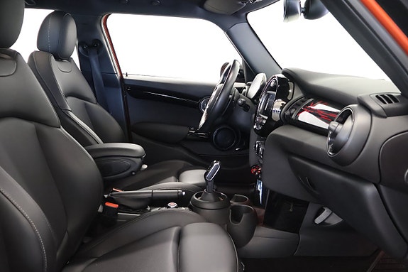 MINI Cooper S 8 of 19