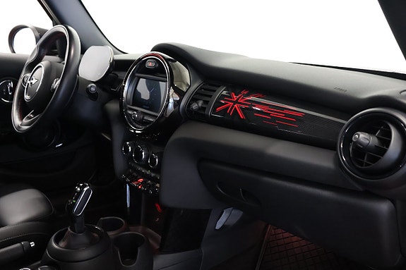 MINI Cooper S 10 of 19