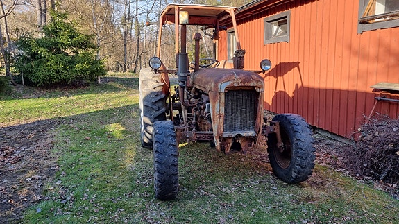 Massey Ferguson FE35 2 of 6