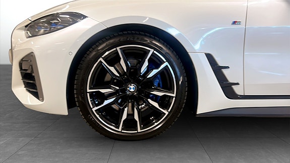 BMW M440i 9 of 11