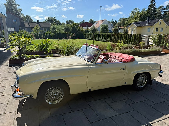 Mercedes-Benz 190 SL 3 of 9