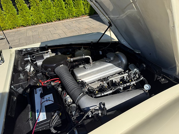 Mercedes-Benz 190 SL 2 of 9