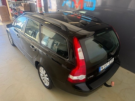 Volvo V50 3 of 6