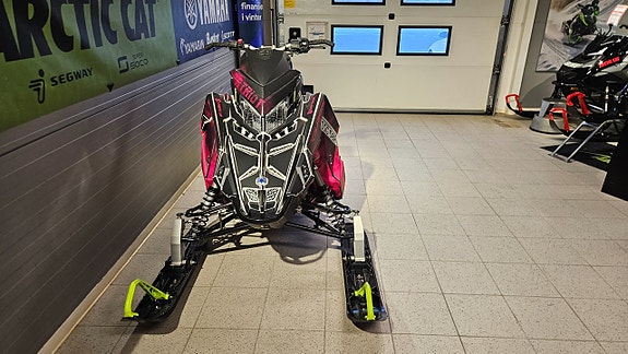 Polaris 650 SKS 146 2 of 2