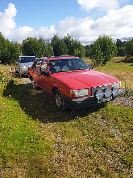 Volvo 740 2 of 8