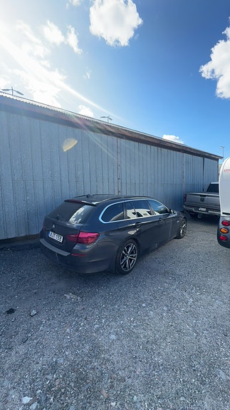 BMW 520d 3 of 5