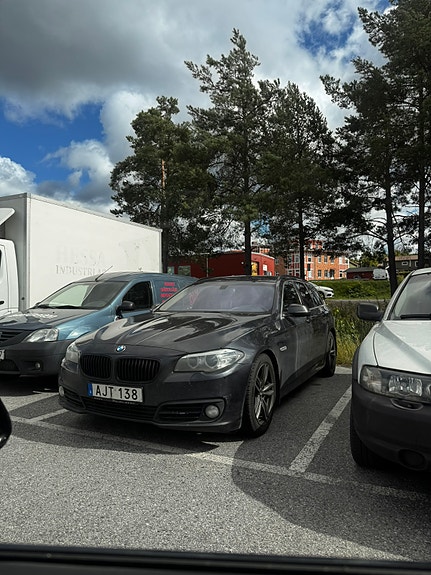 BMW 520d 4 of 5