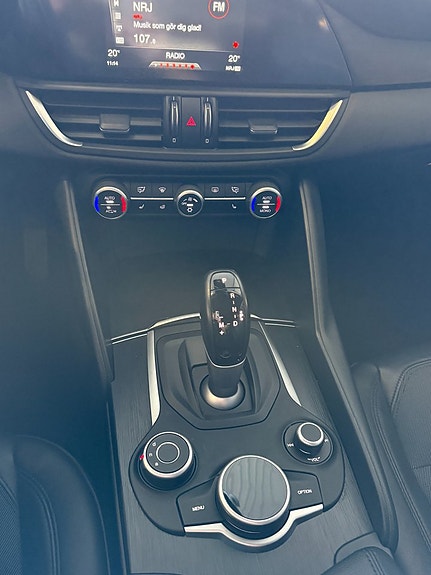 Alfa Romeo Giulia 11 of 11