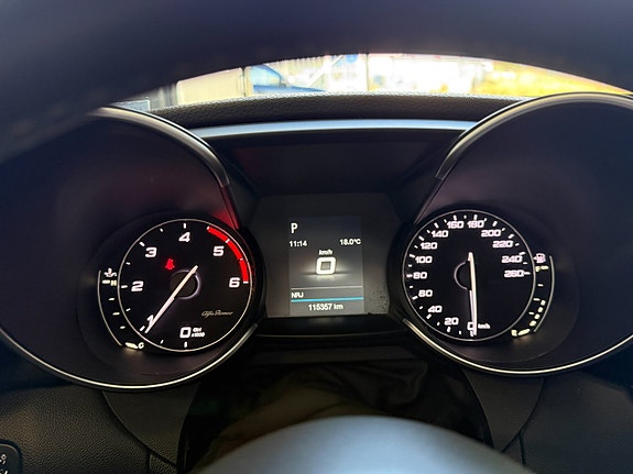 Alfa Romeo Giulia 10 of 11