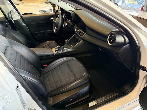 Alfa Romeo Giulia 9 of 11