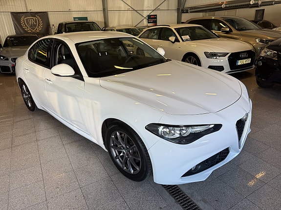Alfa Romeo Giulia 7 of 11