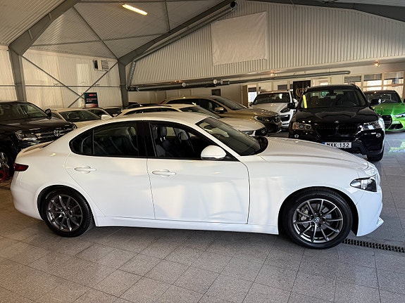 Alfa Romeo Giulia 6 of 11