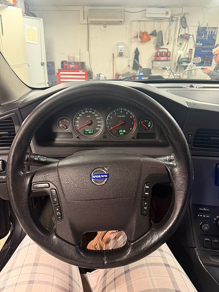 Volvo V70 3 of 7