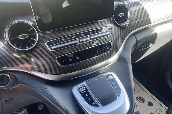 Mercedes-Benz V 300 d 9 of 13