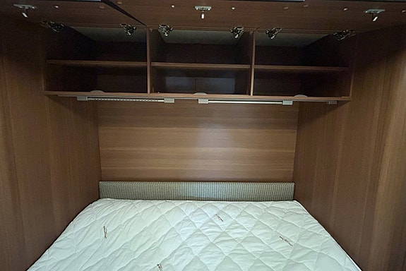 LMC 700 Cruiser Sport Queenbed AUTOMAT Solcell Cykelställ 30 of 30