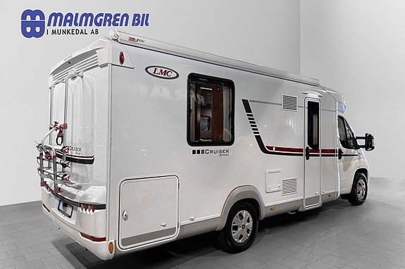 LMC 700 Cruiser Sport Queenbed AUTOMAT Solcell Cykelställ 3 of 30