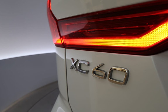 Volvo XC60 11 of 24