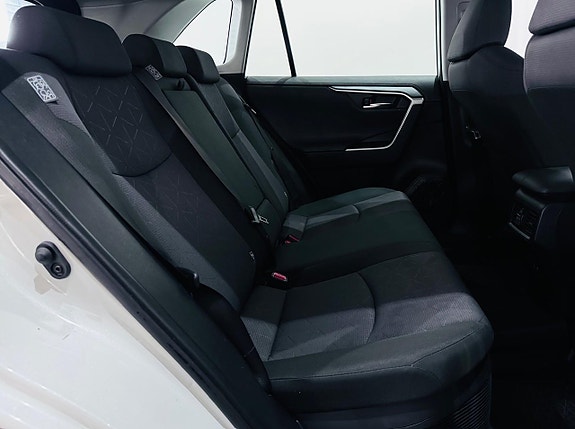 Toyota RAV4 8 of 22