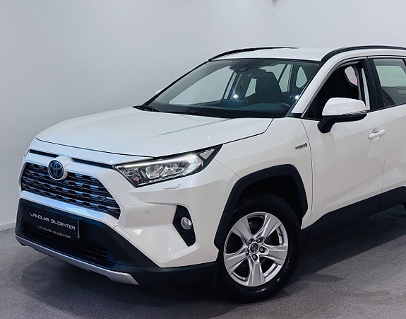 Toyota RAV4 2 of 22