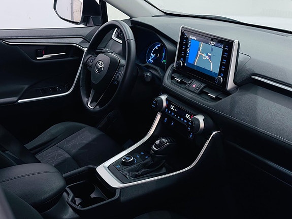 Toyota RAV4 4 of 22