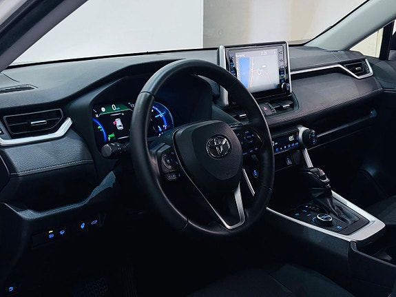 Toyota RAV4 10 of 22