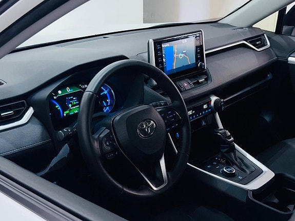 Toyota RAV4 9 of 22