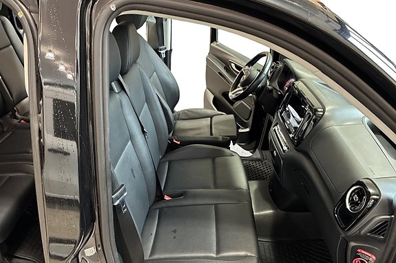 Mercedes-Benz eVito Tourer 21 of 26