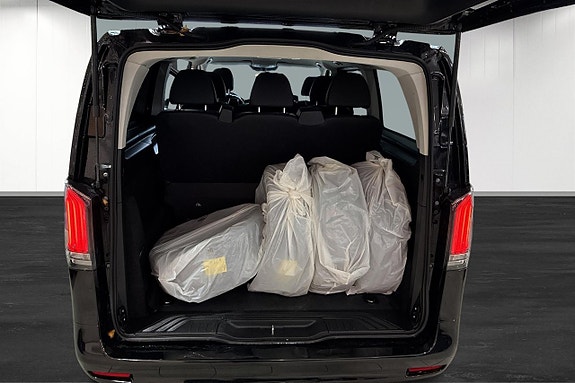 Mercedes-Benz eVito Tourer 19 of 26